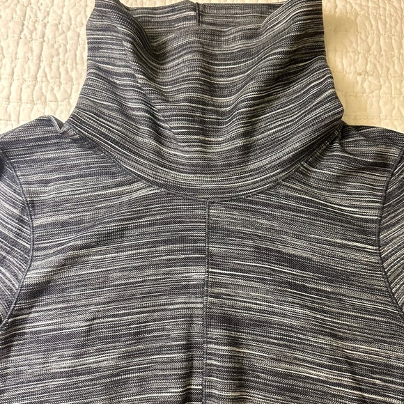 Lululemon Melodic Movement Long Sleeve Size 6 - Picture 6 of 8